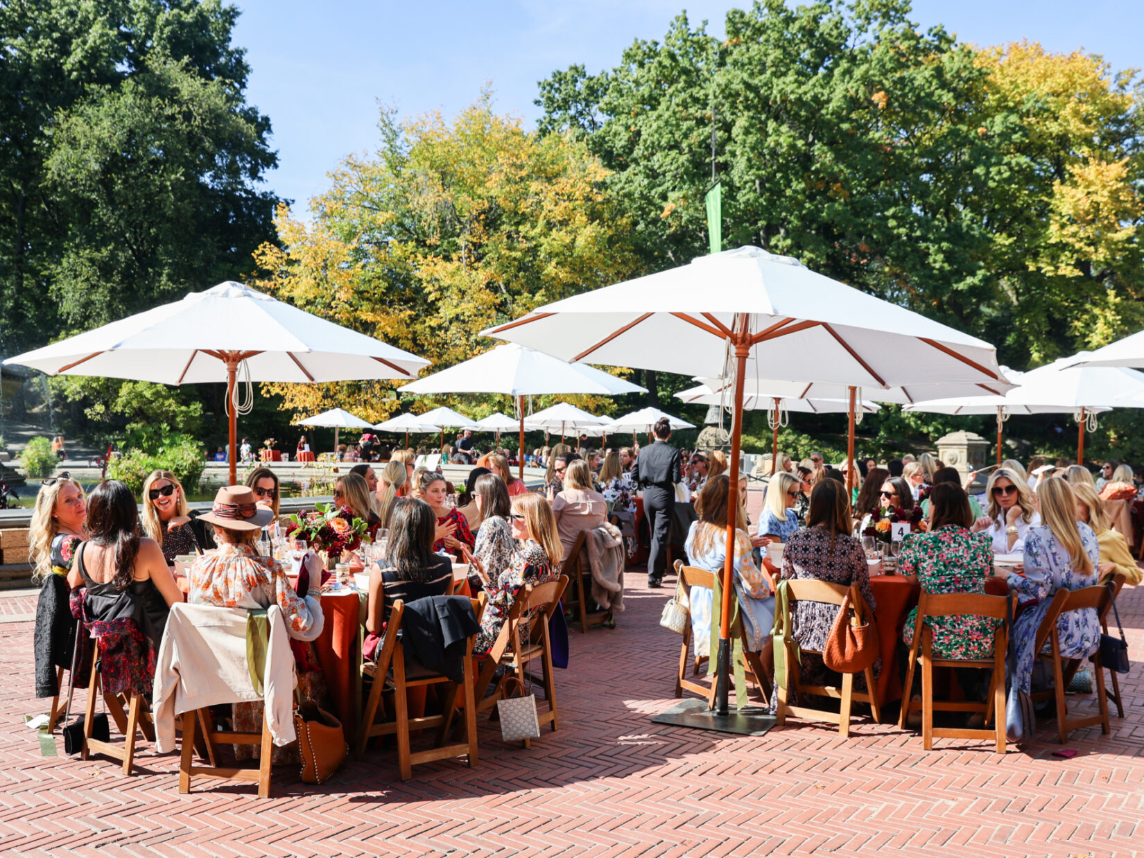 People sitting at tables at a fundraising lunch for Central Park Conservancy