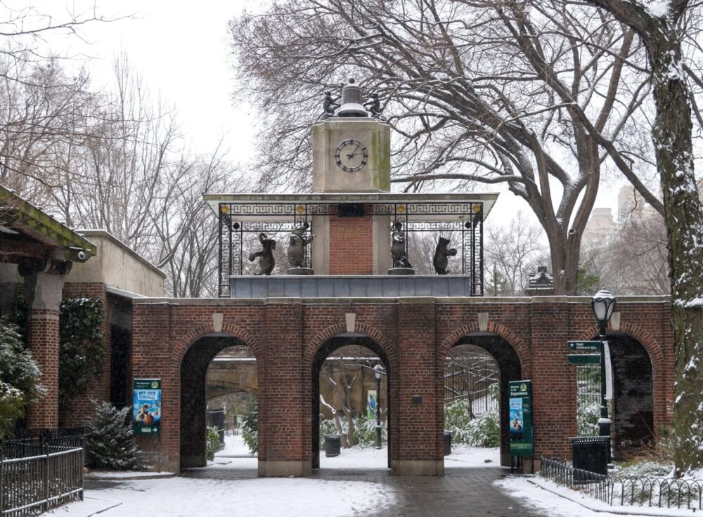 Blog rect 2x Delacorte Clock Entrance