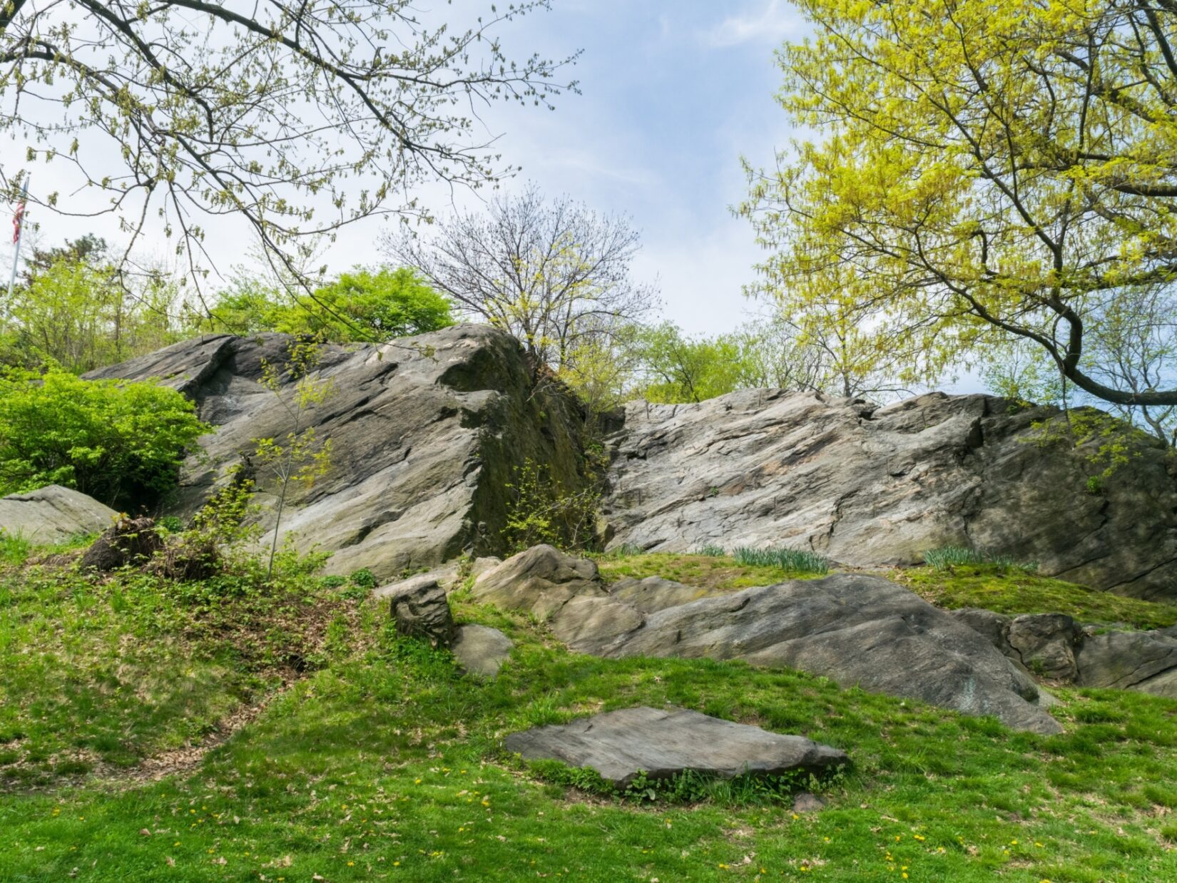 A rocky outcropping typical of the Fort Landscape tour