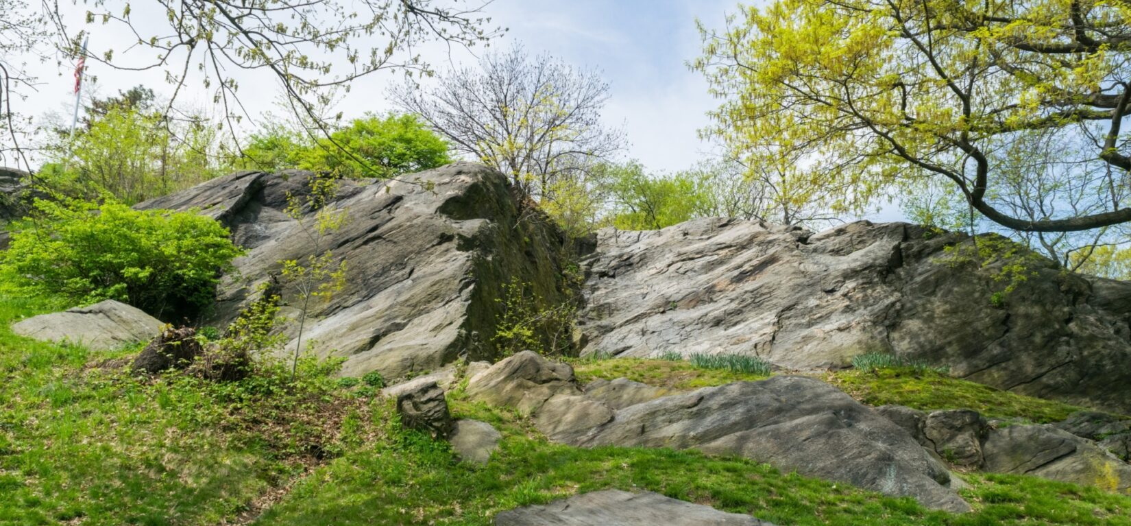 A rocky outcropping typical of the Fort Landscape tour