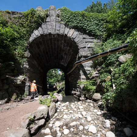 Workers dewatering the Glan Span Arch