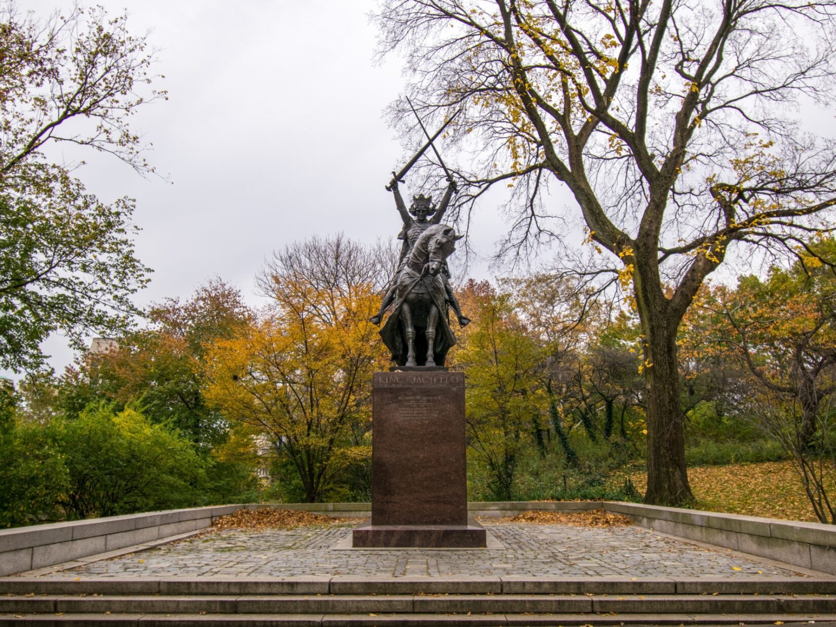 The King is seen astride his horse and holding two swords in his upraised hands